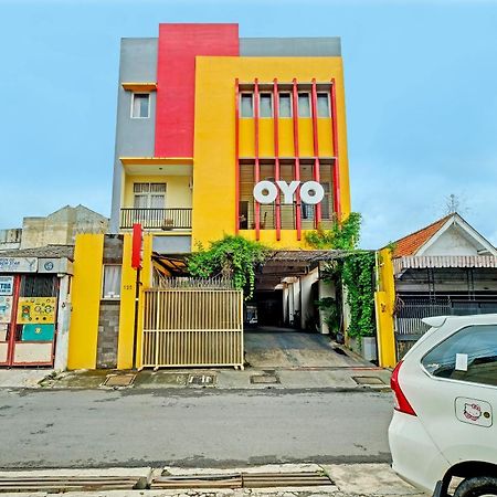 Sky Guesthouse Semarang Ngoại thất bức ảnh