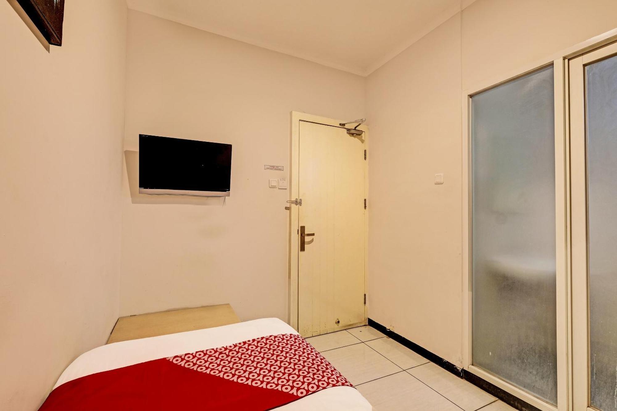Sky Guesthouse Semarang Ngoại thất bức ảnh