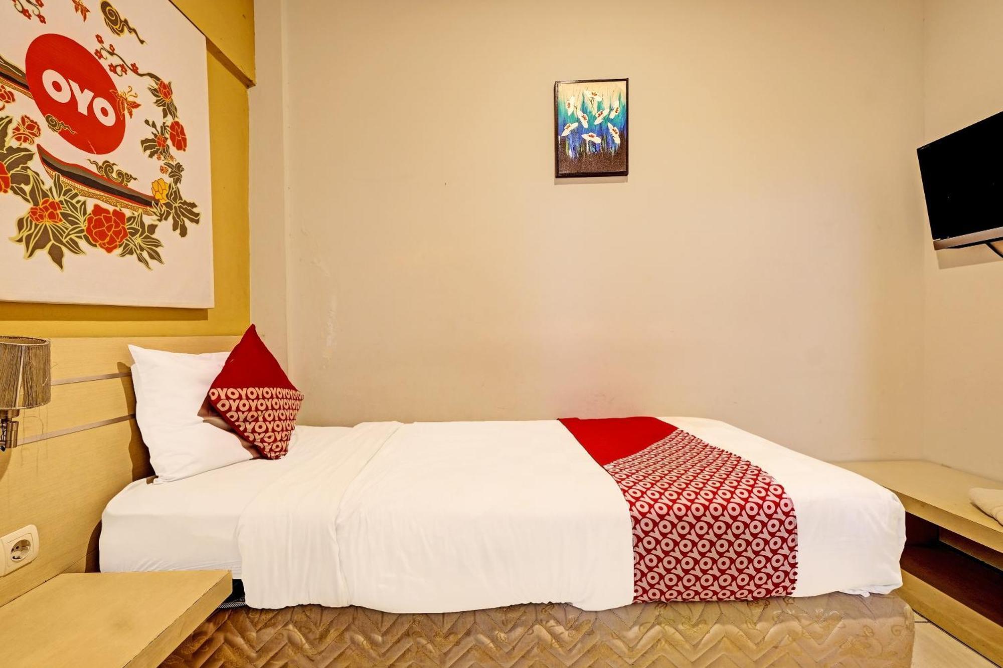 Sky Guesthouse Semarang Ngoại thất bức ảnh