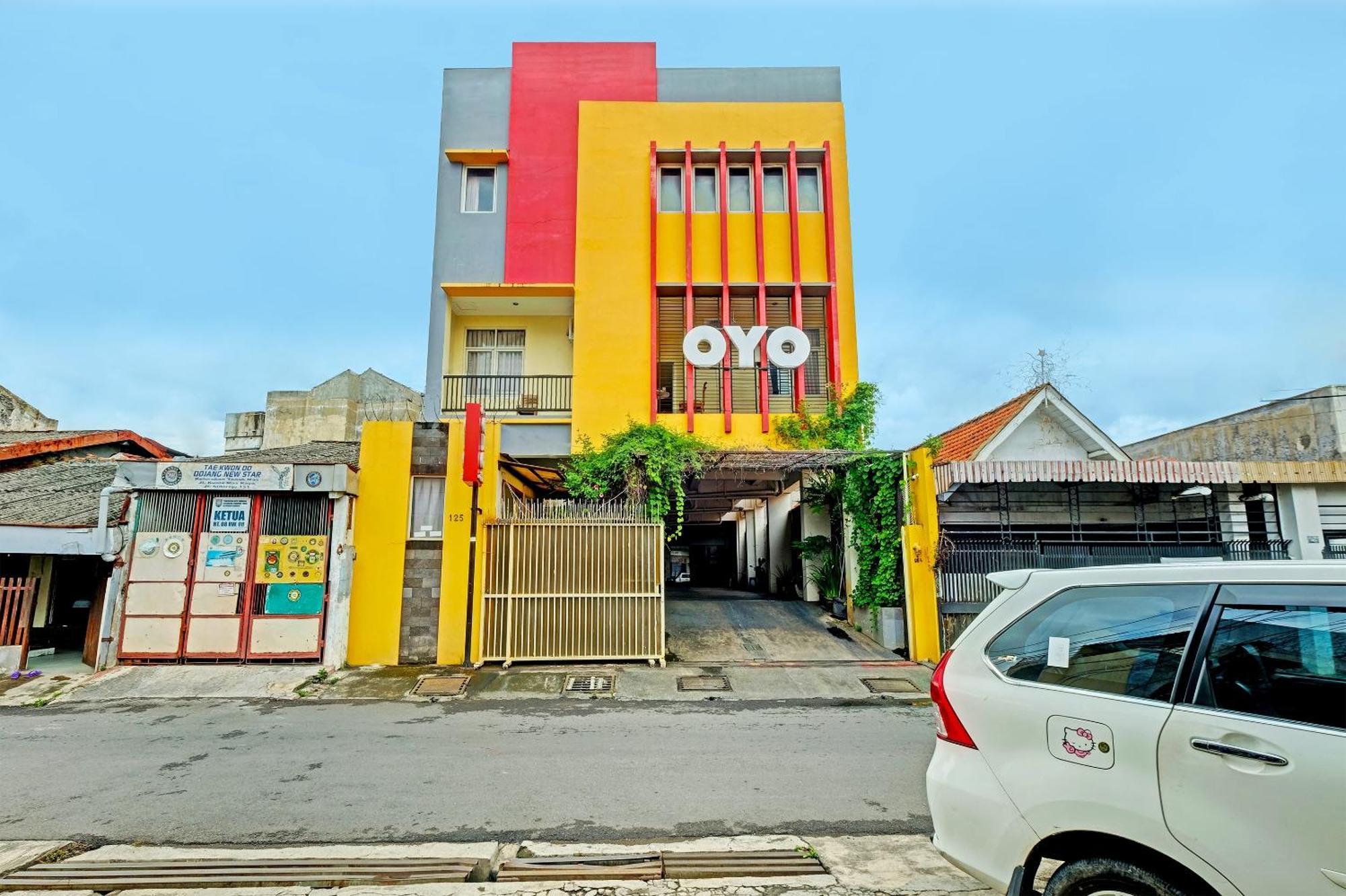 Sky Guesthouse Semarang Ngoại thất bức ảnh