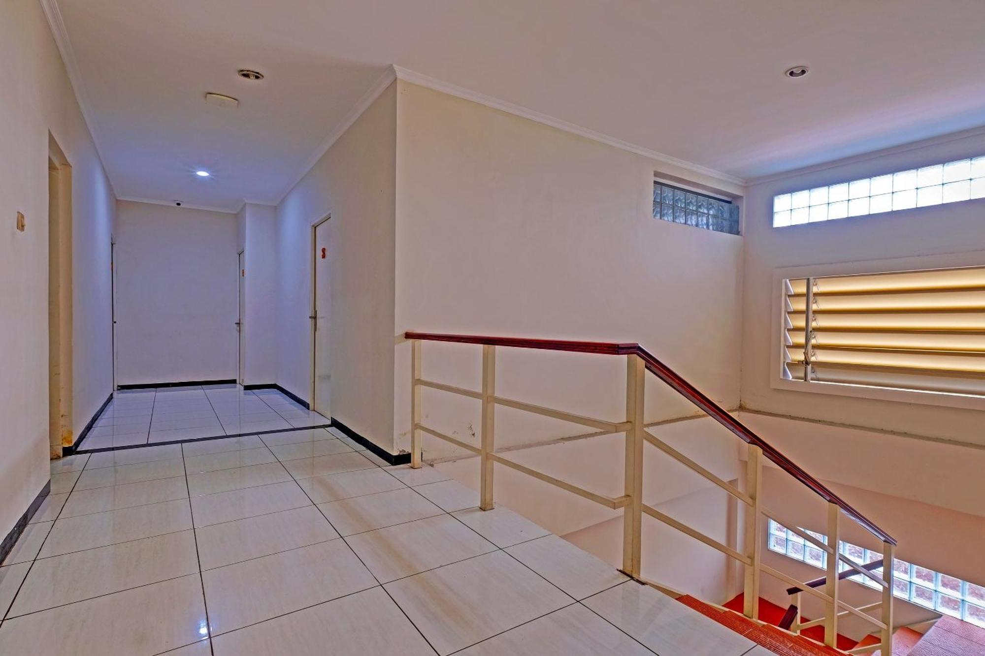 Sky Guesthouse Semarang Ngoại thất bức ảnh