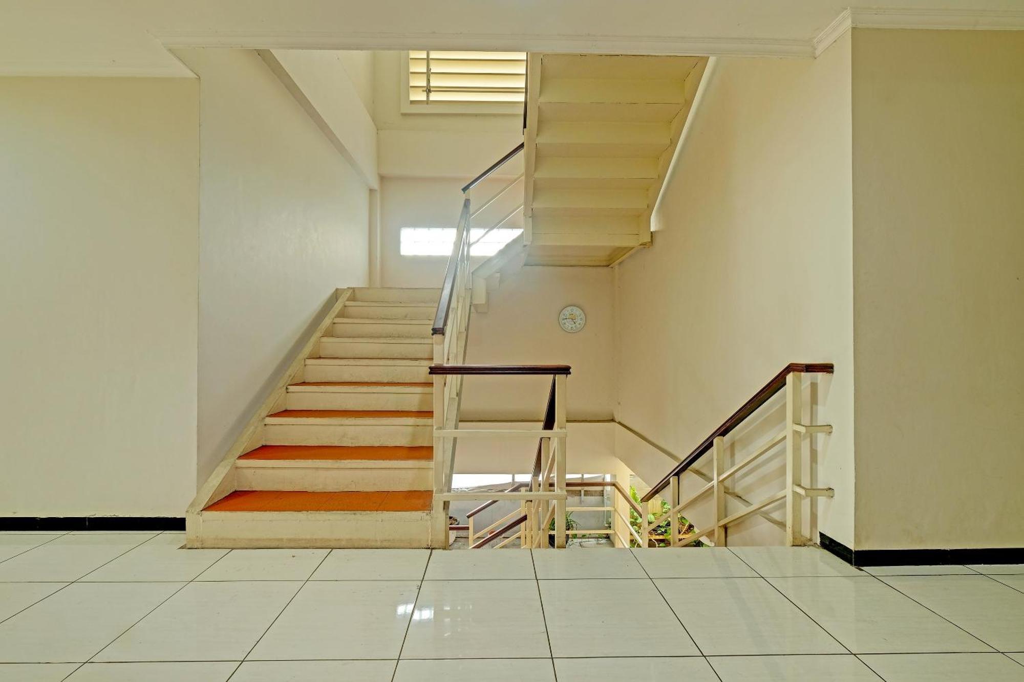 Sky Guesthouse Semarang Ngoại thất bức ảnh