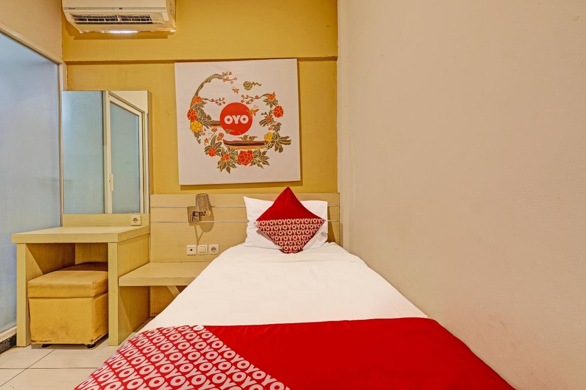 Sky Guesthouse Semarang Ngoại thất bức ảnh
