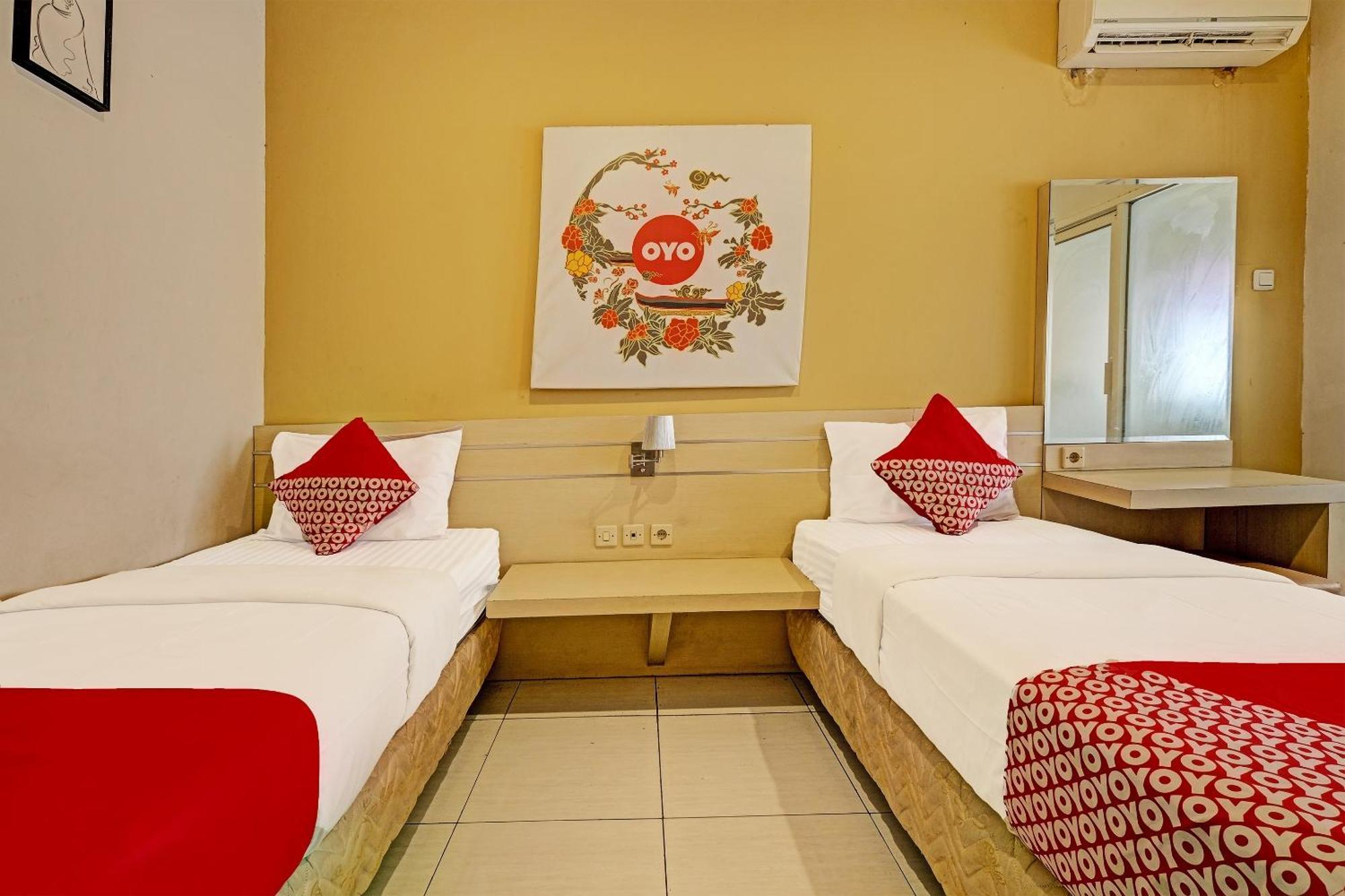 Sky Guesthouse Semarang Ngoại thất bức ảnh