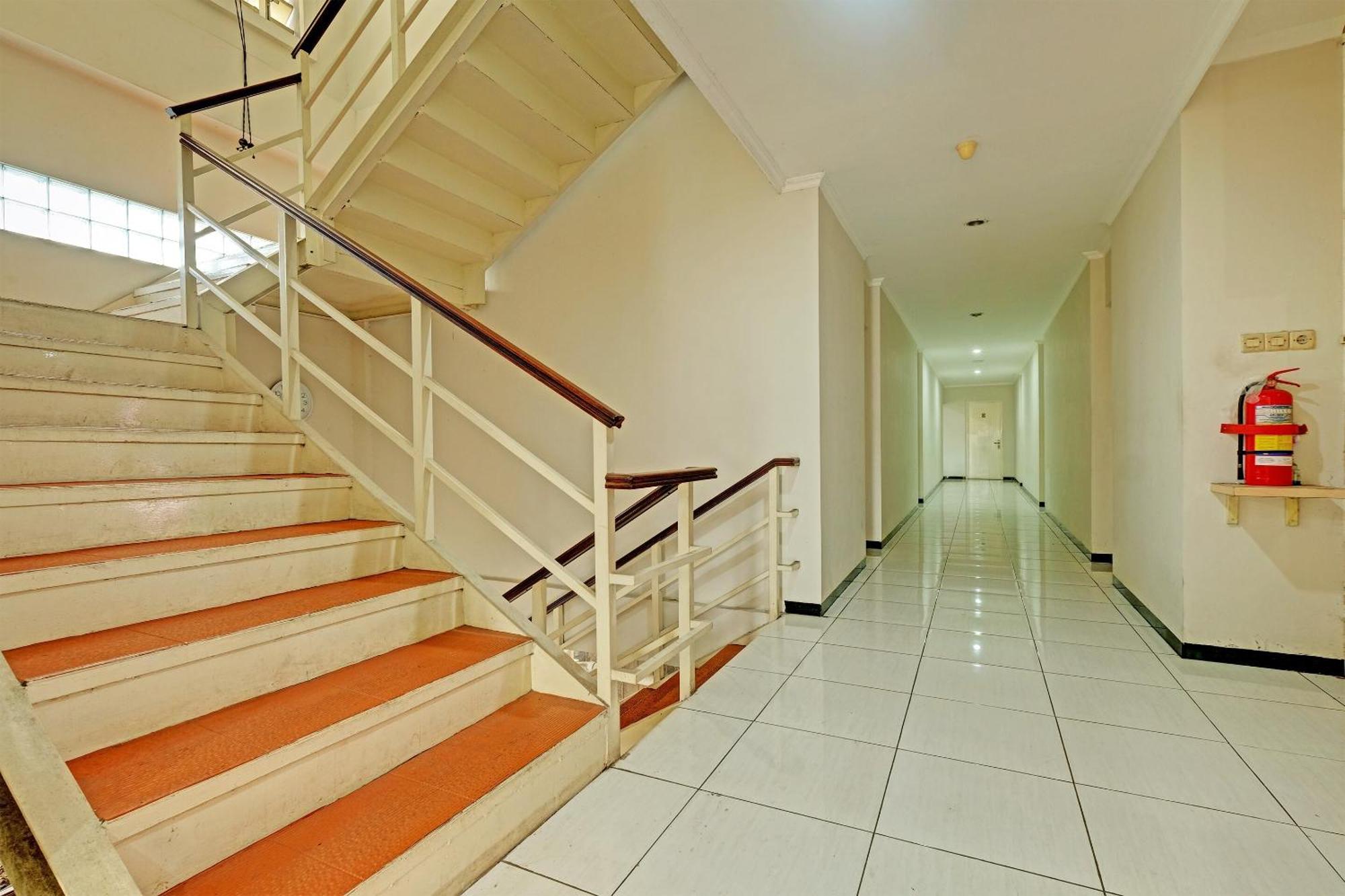 Sky Guesthouse Semarang Ngoại thất bức ảnh