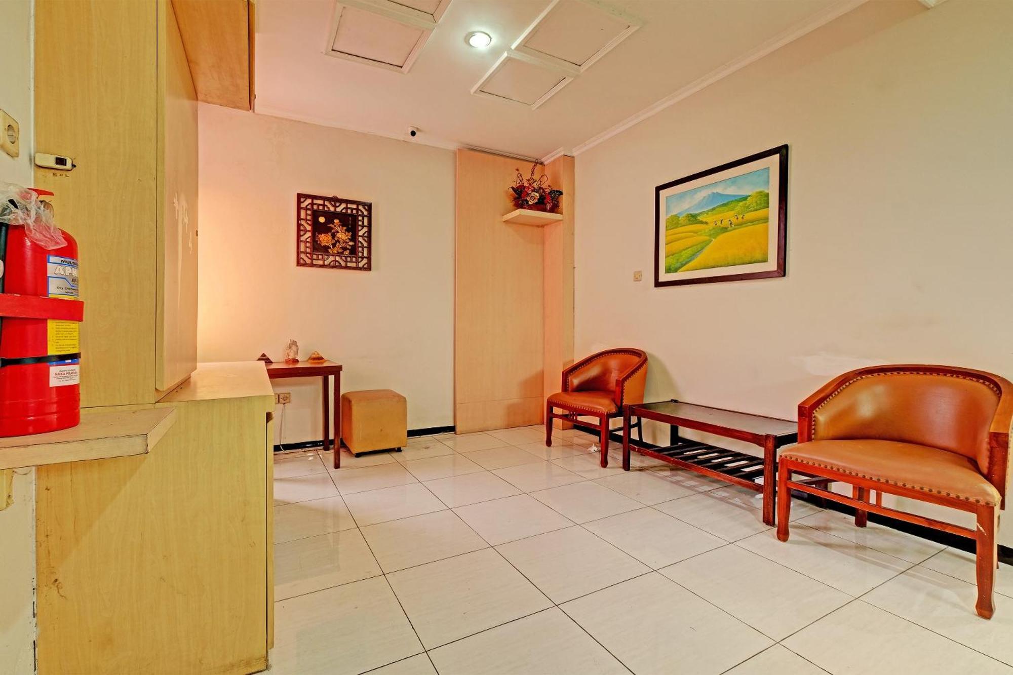 Sky Guesthouse Semarang Ngoại thất bức ảnh