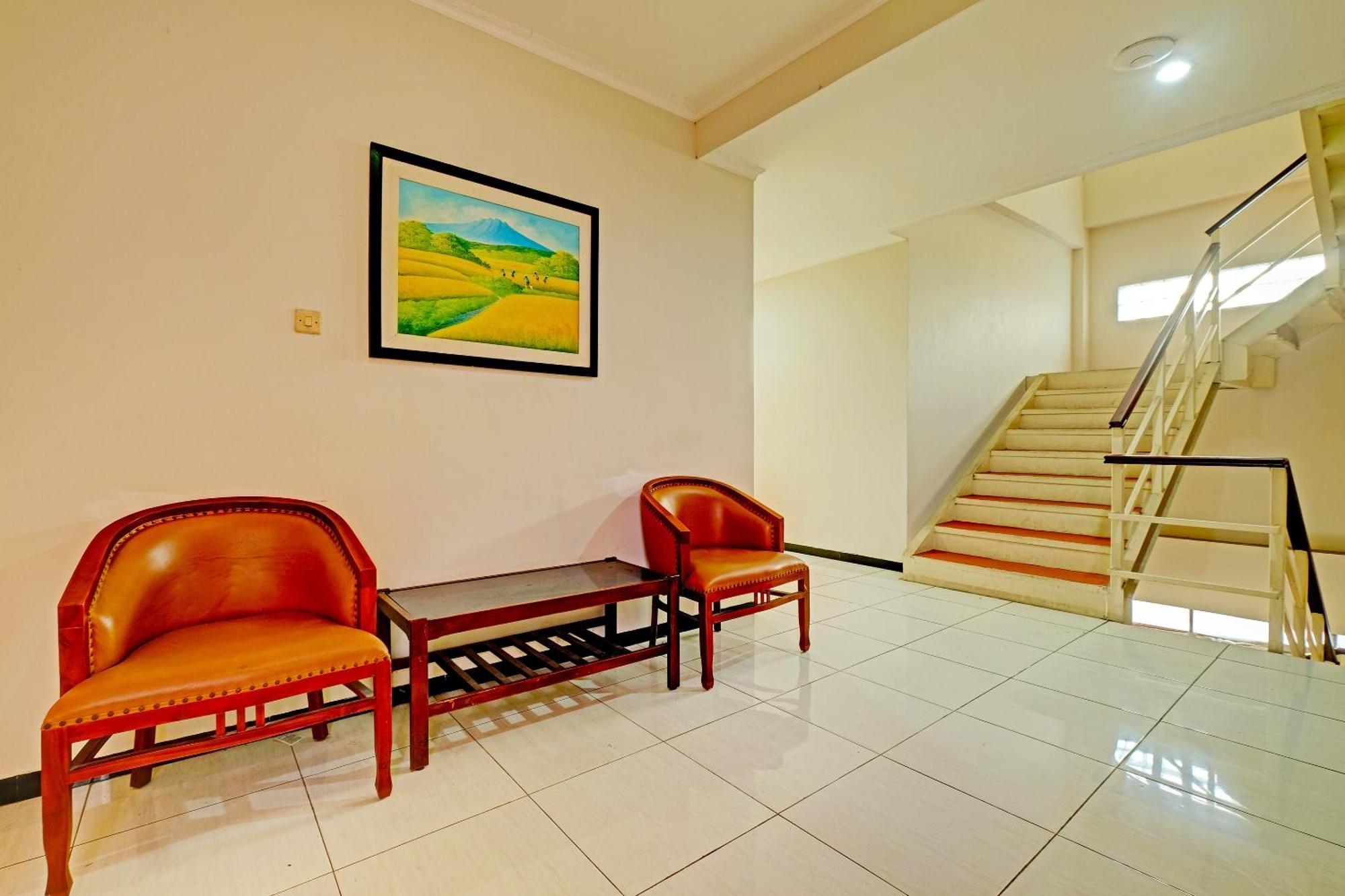 Sky Guesthouse Semarang Ngoại thất bức ảnh
